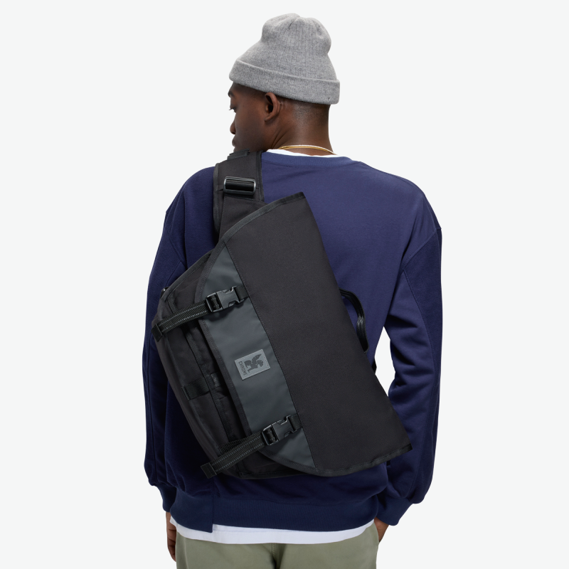 Compact 15L messenger bag for everyday city carry
