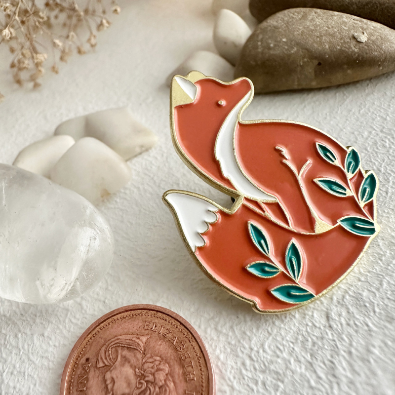 Celeste Handsome Sitting Fox Lapel Pin