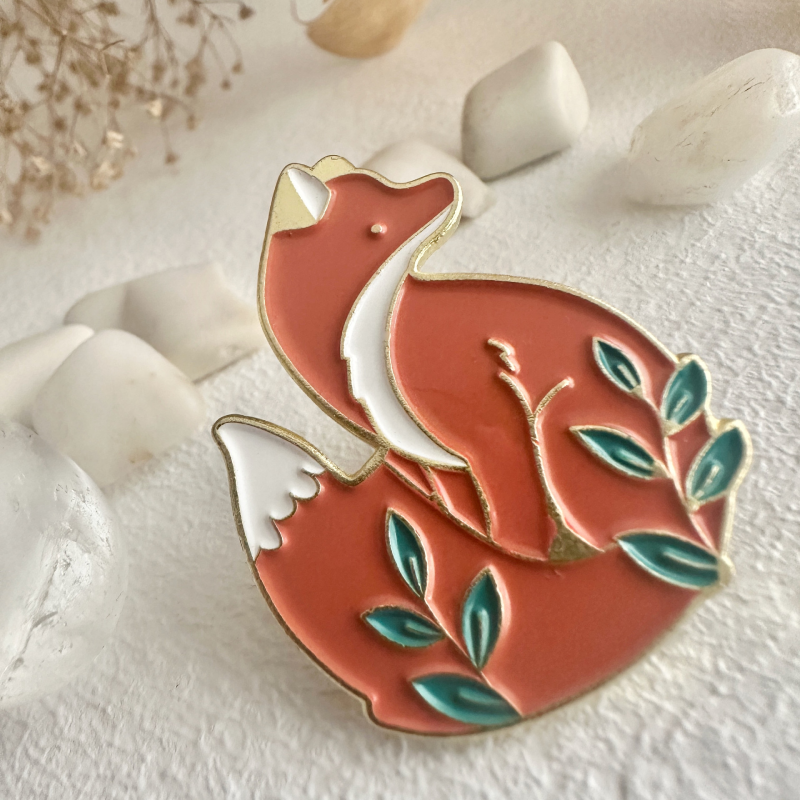 Celeste Handsome Sitting Fox Lapel Pin